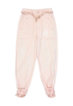 Pantalones rosa claro de talle alto con grandes bolsillos delanteros, un cinturón de cuerda y puños ajustables con botones en los tobillos.