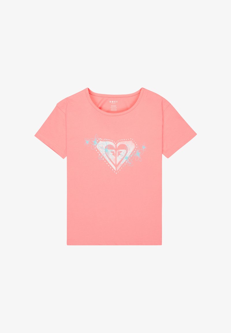 T-shirt rose corail clair à manches courtes avec un col rond et un motif cœur blanc et bleu clair entouré d'accents floraux à l'avant.