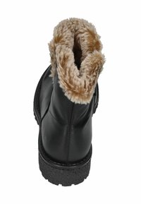 Schwarzer Winterstiefel mit dickem, strukturiertem Sohlenprofil und hellbraunem Kunstfellkragen, von hinten betrachtet.