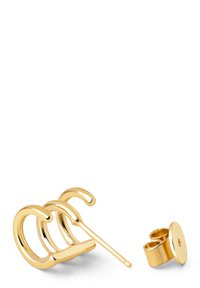 Pendientes de oro con un diseño curvado, con un gancho y una base redonda. Textura suave y acabado brillante, que refleja la luz.