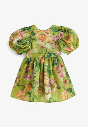 Robe verte avec un grand imprimé floral coloré, manches courtes bouffantes, taille ajustée et jupe froncée, adaptée à un enfant.