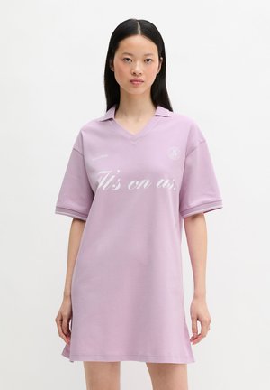 Marc O'Polo MOP CLUB '67   FOOTBALL TRIKOT DRESS - Robe en jersey - vibrant lilac