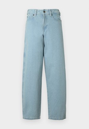 Hellblaue Denim-Jeans mit legerer Passform, geraden Beinen, Fünf-Taschen-Design und Metallknopfverschluss am Bund.