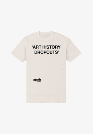 Kremowa bawełniana koszulka z krótkim rękawem z wyraźnym czarnym napisem "'ART HISTORY DROPOUTS'" oraz małym logo "apoh London" w kolorze czarnym.