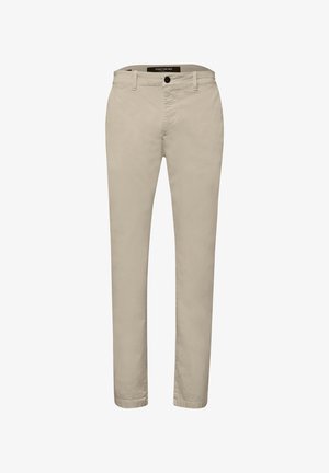 Beige herre slim-fit chinos med bæltestropper, knap foran og lynlås, vist fladt på en hvid baggrund.