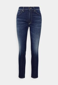 Jean en denim bleu foncé avec décoloration sur les cuisses, design classique à cinq poches, fermeture par bouton et fermeture éclair, et jambes droites et ajustées.