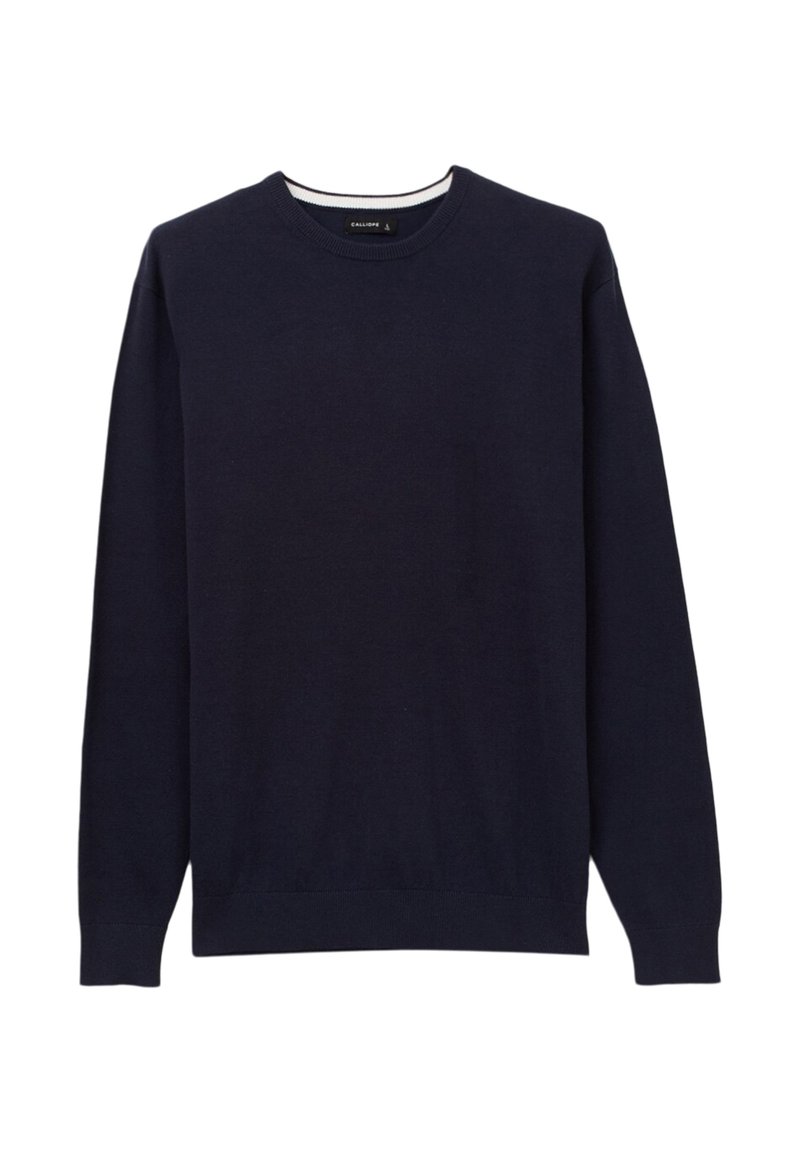Navyblauer Strickpullover mit rundem Halsausschnitt, langen Ärmeln und gerippten Bündchen sowie Saum. Glatte Textur, keine sichtbaren Muster oder Akzente.