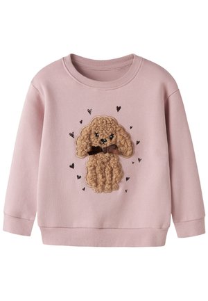 Sweat-shirt rose pâle à manches longues avec un motif texturé de chiot marron portant un nœud, entouré de petites illustrations de cœurs noirs.
