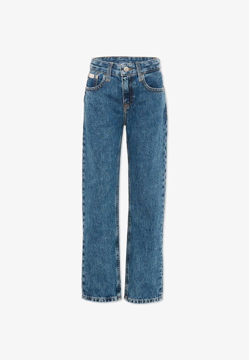 Jean denim bleu coupe droite avec bouton sur le devant, fermeture éclair et design à cinq poches sur fond blanc.
