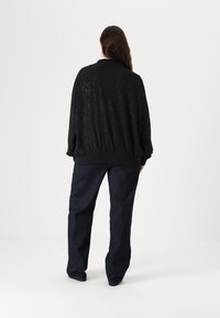 ONLY Carmakoma CARJOSEE METTA LIFE  - Bomber tipa jaka - black