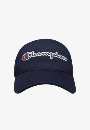 Cappellino da baseball blu navy con visiera curva e logo "Champion" ricamato in bianco sulla parte frontale.