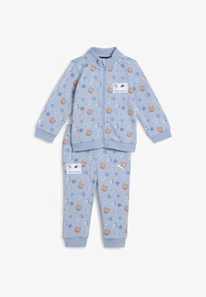 Survêtement bleu clair en tissu doux, composé d'une veste zippée et d'un pantalon à taille élastique, orné de motifs illustrés de chats et d'objets spatiaux.