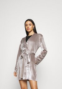 OW Collection - KATRINA SHORT KIMONO - Dressing gown - grey Thumbnail Image 1