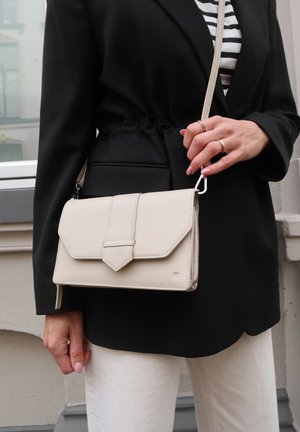 Manfield Clutch - offwhite