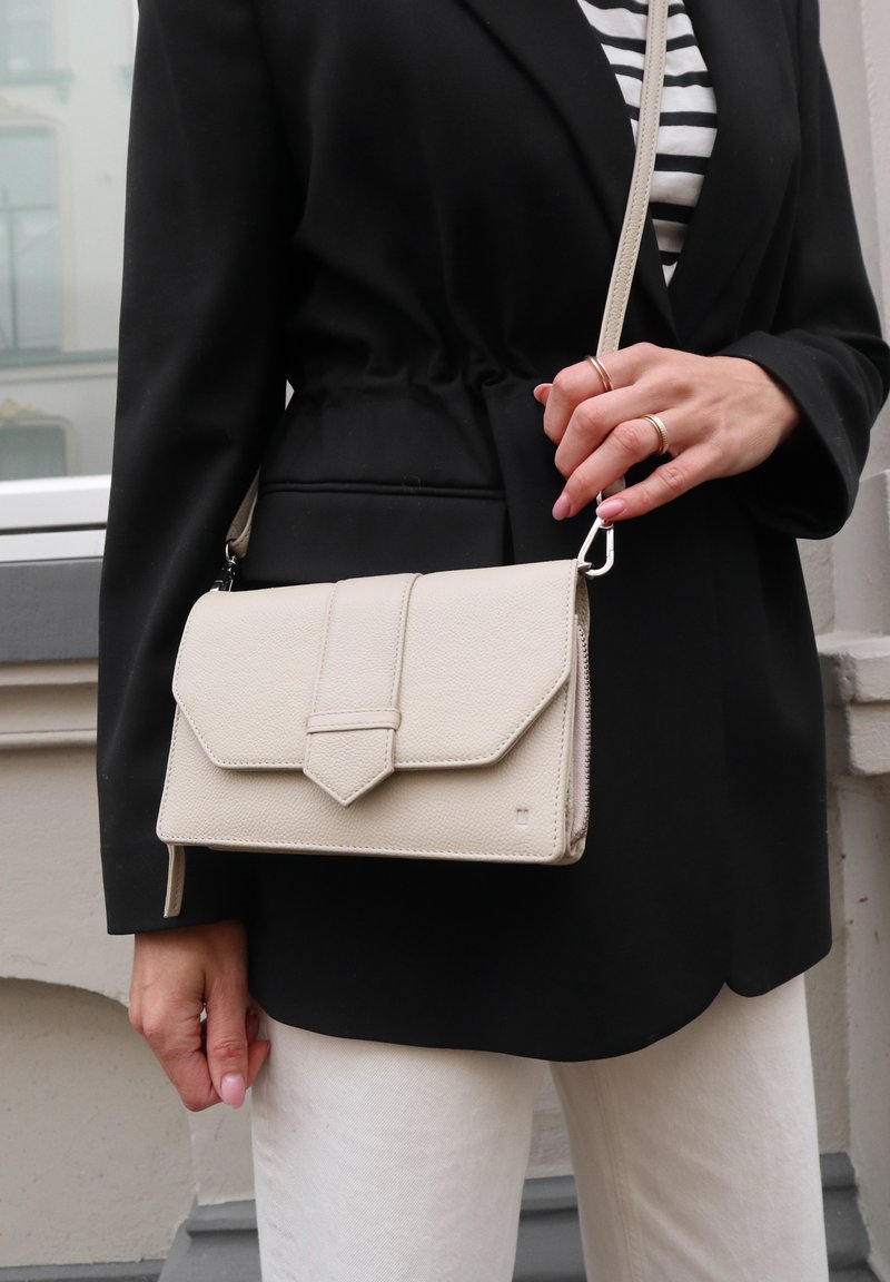 Manfield Clutch - offwhite