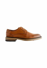 Chaussure habillée en cuir marron avec une finition lisse, cinq œillets et une semelle stratifiée de couleur marron clair contrastante. Design à bout arrondi.