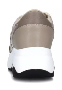 Sneaker con tomaia sintetica beige, suola intermedia bianca e suola esterna nera. Presenta un tallone testurizzato e un marchio discreto sul retro.