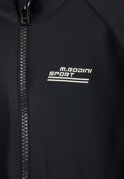 Juodas sportinis neoprenas su priekiniais užtrauktukais, lygiu paviršiumi ir balta ženklų tekstu "M.Rodini SPORT" su horizontaliomis juostelėmis.