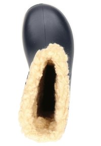 Botte en caoutchouc marine avec une doublure en laine couleur crème. Dotée d'un bout arrondi et d'un col doux et texturé pour la chaleur et le confort.