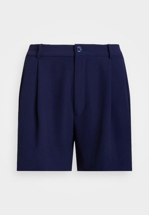 Granatowe, dopasowane szorty o gładkiej fakturze, z przednim zapięciem na klamrę, plisami i bocznymi kieszeniami dla funkcjonalności.