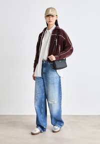 Lacoste CROSSOVER  BAG - Torba preko tijela - noir sinople