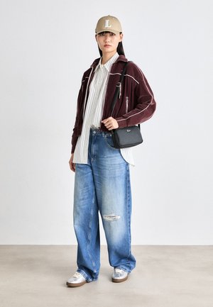 CROSSOVER  BAG - Cross body bag - noir sinople