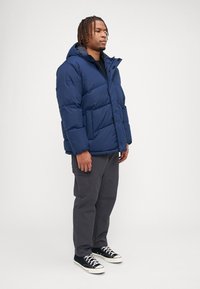 Jack & Jones JJWORLD PUFFER JACKET  - Winter jacket - navy