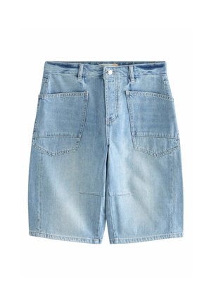 Világoskék farmer rövidnadrág nagy első zsebekkel, övhurkokkal és gombos rögzítéssel.