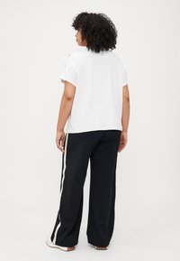 Tommy Hilfiger Curve - T-shirt z nadrukiem