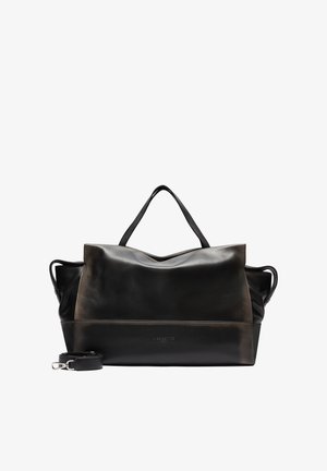 Leder-Duffelbag in einem Farbverlauf von Schwarz zu Braun. Glatte Textur, großes Hauptfach, doppelte Griffe und ein verstellbarer Schultergurt inklusive.