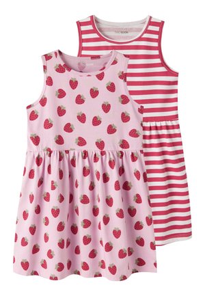 Két ujjatlan kisgyermek ruha: az elülső rózsaszín, piros epermintával, a hátulja fehér, rózsaszín vízszintes csíkokkal és húzott derékkal.