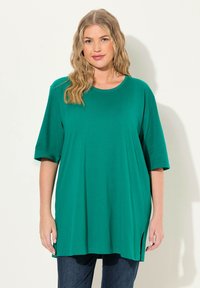 Ulla Popken PLUS SIZE SHORT SLEEVE TEE  - Basic T-shirt - classic emerald green
