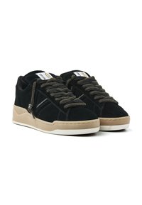 Black suede sneakers with beige rubber sole, featuring textured laces and contrasting stitching. Round toe and low-top design.