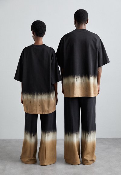 Feng Chen Wang TIE DYE LOGO - Print T-shirt - black/khaki