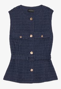 Vest fără mâneci de culoare bleu marin, confecționat dintr-un material texturat, având două buzunare frontale, șase butoane aurii și o talie cu curea pentru a crea o siluetă.