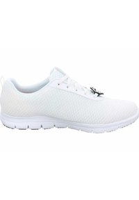 Scarpe da ginnastica bianche con una tomaia in rete traspirante, lacci piatti e una suola testurizzata con tasselli individuali per la trazione.