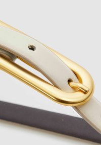 Reiss CHAYA THIN ELONGATED BUCKLE - Riem - off white