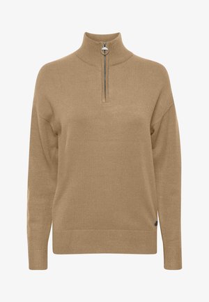 Pull en laine beige tricoté avec un col haut et une demi-fermeture éclair. Présente une texture côtelée et un accent sur le côté avec un détail de logo.