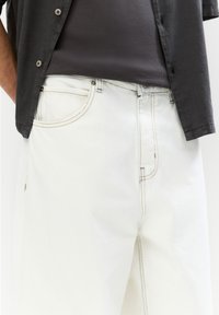 PULL&BEAR Džíny Straight Fit - white