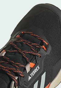 Adidas Terrex AX4 HIKING - Turistiniai batai - core black    silver   impact orange