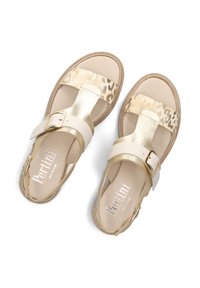 Luipaardprint en metallic gouden sandalen met verstelbare banden, gestructureerde bovenkant en rubberen zool. Merkl logo zichtbaar op de binnenzool.