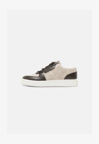 No seleccionado, moro/beige