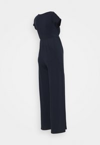 Navyblauwe jumpsuit met korte mouwen, elastische taille, brede pijpen en een minimalistisch ontwerp. Zachte stof met een gladde textuur.