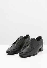 Gabor Stringate - black