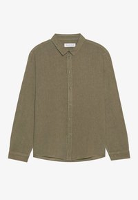 Olivgrön skjorta med lång ärm och klassisk krage, knäppt framtill, liggande platt på en vit bakgrund.