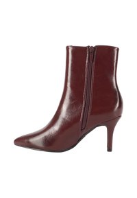 Stivali alla caviglia bordeaux con una finitura lucida, punta appuntita e cerniera laterale. Presentano un tacco a stiletto progettato per una silhouette elegante.