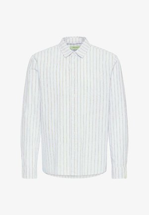 Hosszú ujjú fehér ing, szűk függőleges barna és szürke csíkokkal, klasszikus gallérral és gombos mandzsettával.