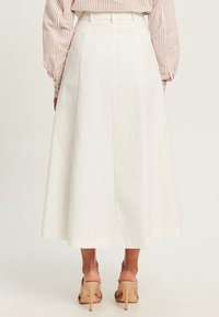 WILLA MIMIE MIDI - Skladaná sukňa - white