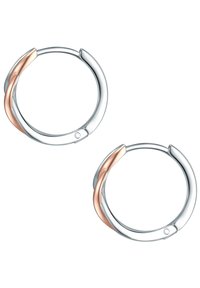 Pendientes de aro plateados con un detalle retorcido en oro rosa. Textura metálica lisa, forma circular con un diseño de cierre sin costuras.