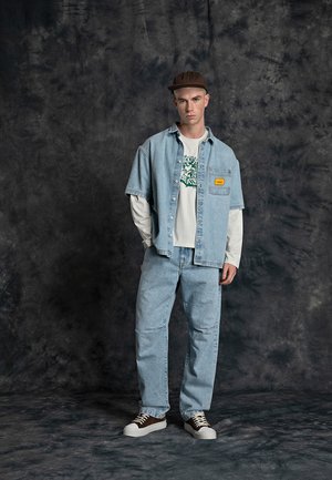 REGULAR FIT UNISEX - Straight leg jeans - light blue